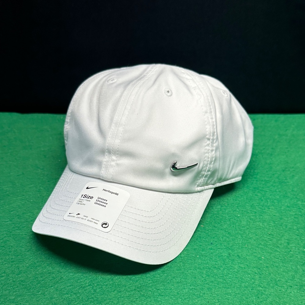 BRAND NEW Nike Heritage86 Unisex Hat. White with Metal Swoosh. NWT